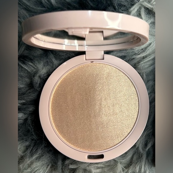 WANDER BEAUTY Wanderess Glow Highlighter
(After Hours) - Picture 2 of 13